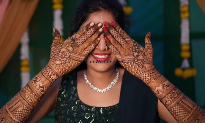 Bridal Mehendi And Nail Technician 